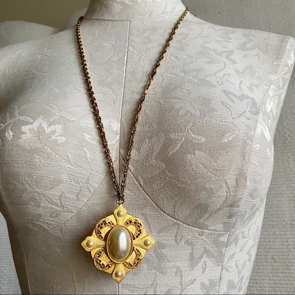 Neiman Marcus Jewelry - 14K Gold Pearl Necklace Buttony Cross Medallion